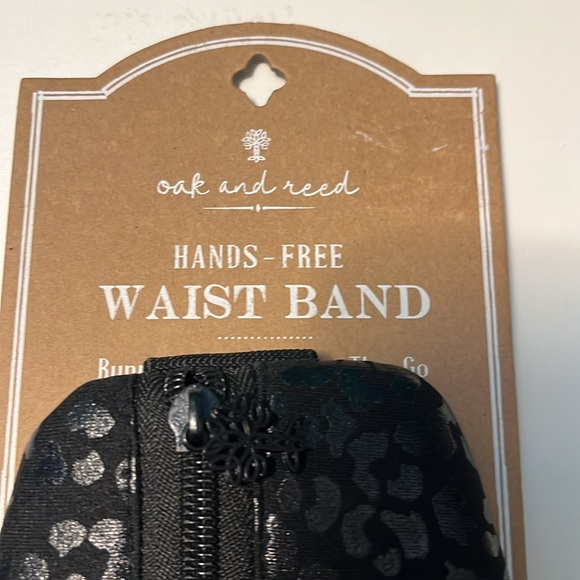 NWT Oak & Reed Hands Free Waist Band Animal Print. Black on black - Picture 2 of 5